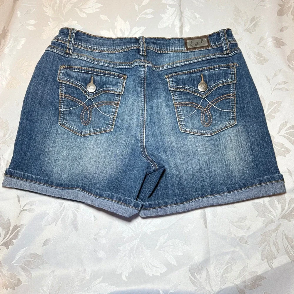 Earl Jean Women Medium Wash Denim Cuffed Shorts Size 8 Flap Back Pockets Y2K